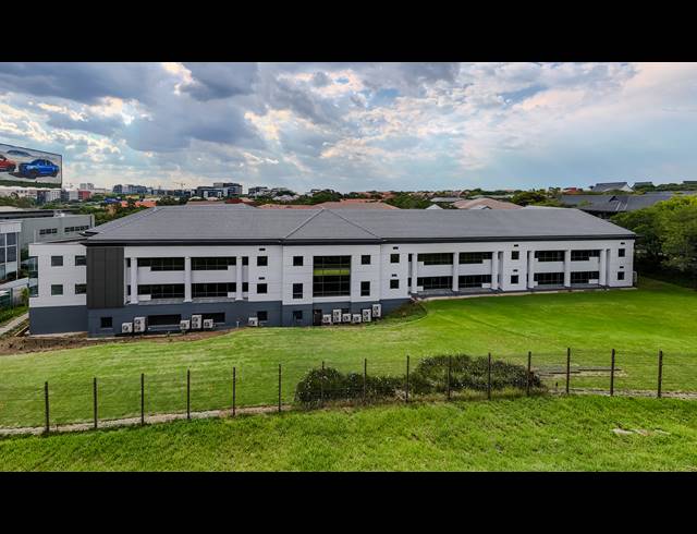 2,750M² OFFICE TO LET IN VORNA VALLEY